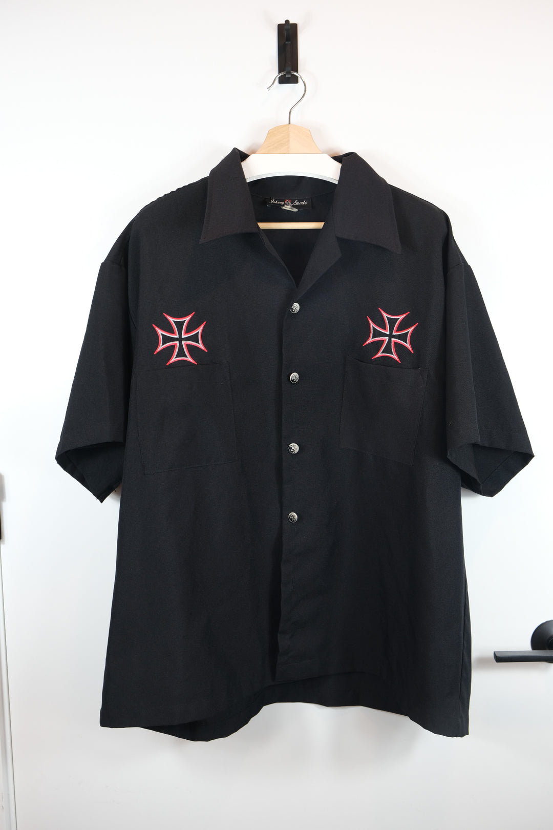 Johnny Suede Black Grunge Collar Short Sleeve Button-Up Shirt - Flame Cross Embroidery